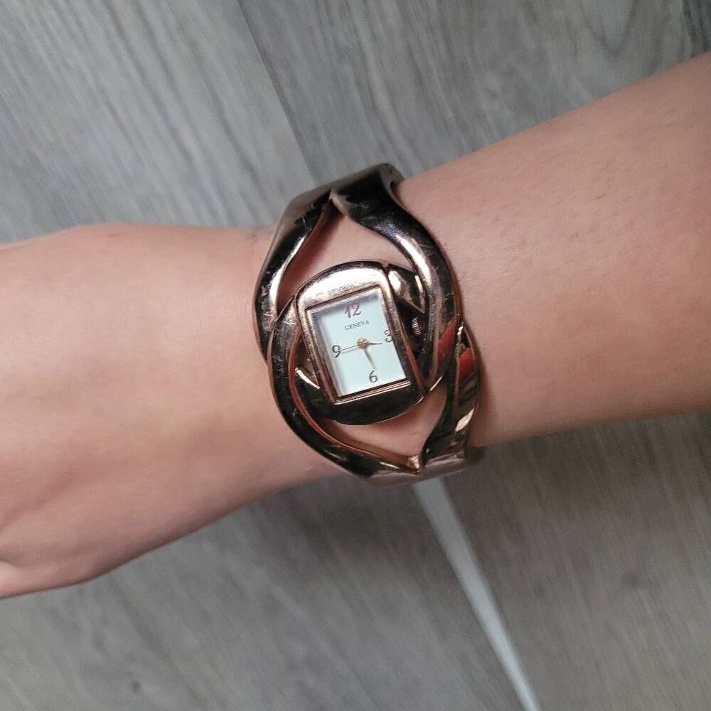 Vintage Geneva copper colored cuff style slide on‎ watch needs battery